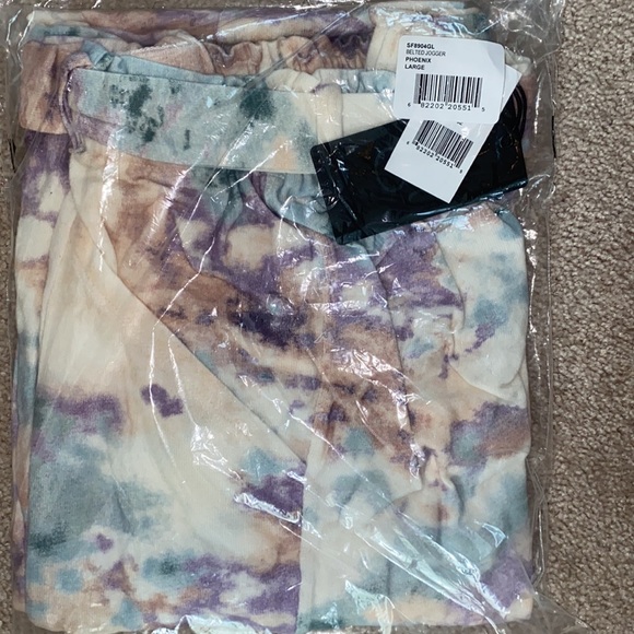 Gibsonlook pink hoodie and matching tie dye belted  joggers size Large brand new - Picture 11 of 16